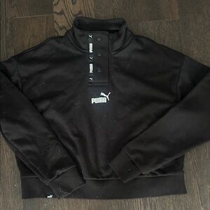 Puma women’s Black Sweatshirt size small new